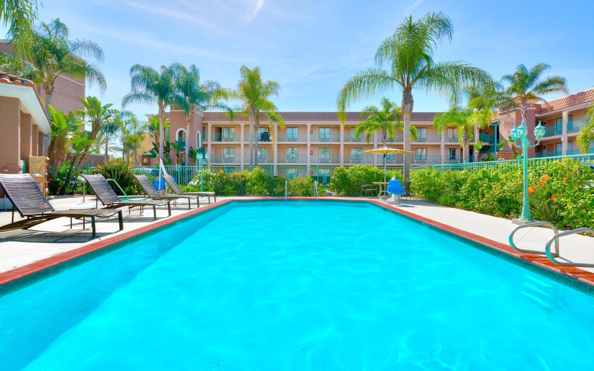 Cortona Inn And Suites Anaheim Resort Exteriör bild