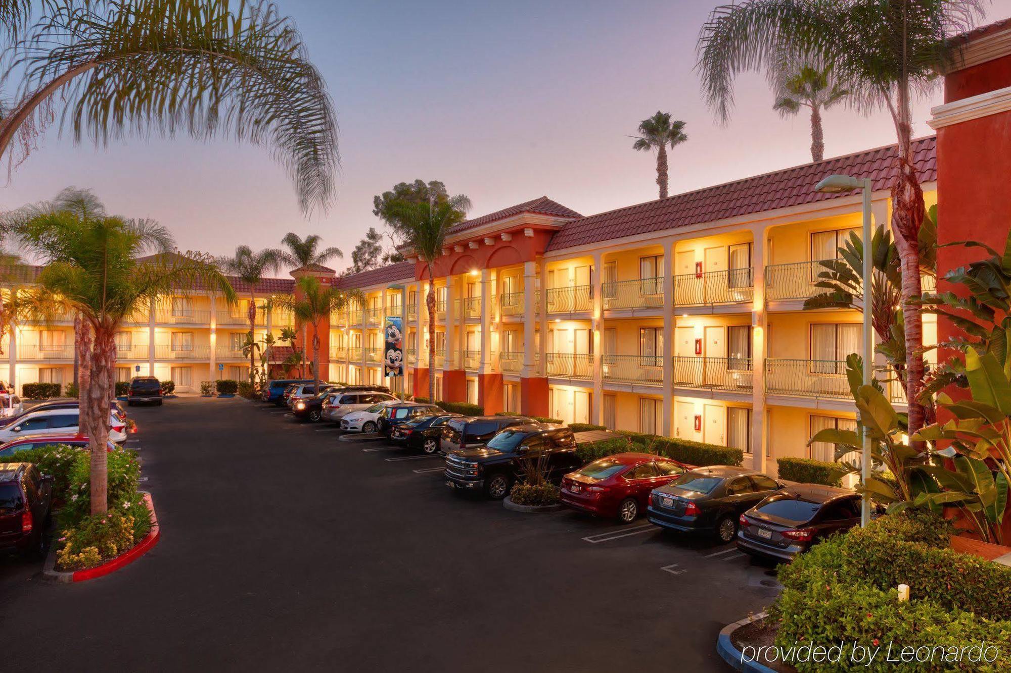 Cortona Inn And Suites Anaheim Resort Exteriör bild